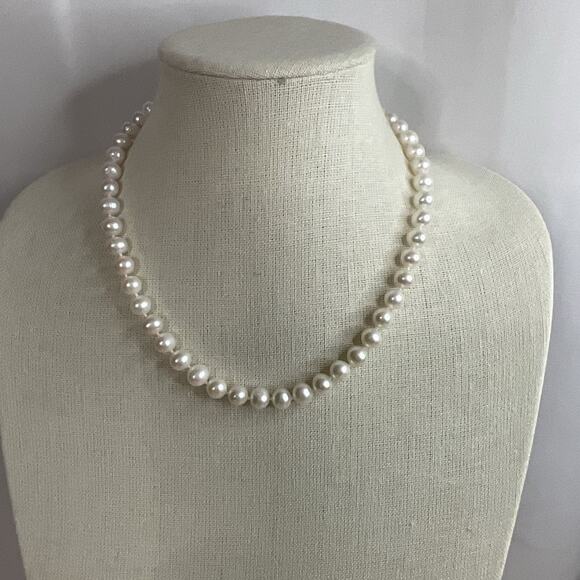 Cultured Freshwater Pearl Necklace 18” 14K Gold Clasp White Classic 7–8mm - Picture 4 of 9